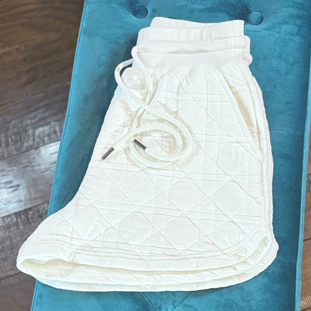 Entro White Quilted Shorts with Drawstring